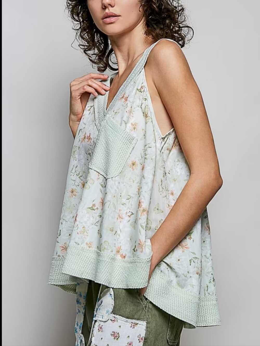 304. POL Sleeveless V-Neck Floral Swing Tank in Light Mint - Picture 2 of 4